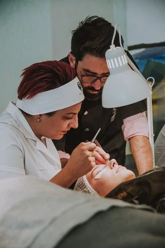 Σεμινάρια eyelash extensions βλεφαρίδες Σεμινάρια Αισθητικής Αθήνα Θεσσαλονίκη Ηράκλειο Κρήτης Symmetries Antonios Balakeras