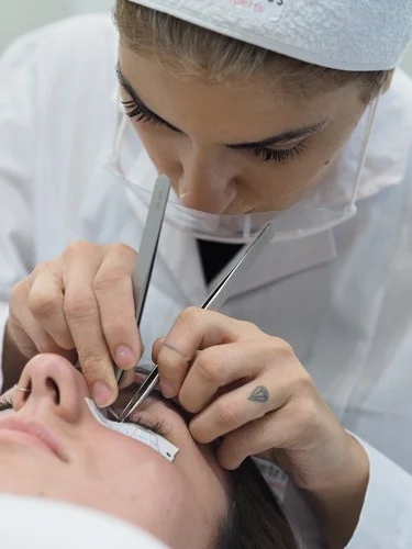 Σεμινάρια eyelash extensions βλεφαρίδες Σεμινάρια Αισθητικής Αθήνα Θεσσαλονίκη Ηράκλειο Κρήτης Symmetries Antonios Balakeras