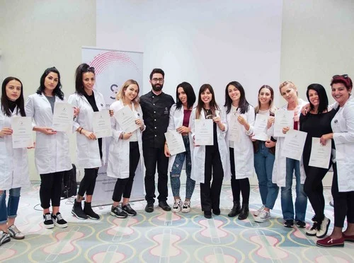 Σεμινάρια eyelash extensions βλεφαρίδες Σεμινάρια Αισθητικής Αθήνα Θεσσαλονίκη Ηράκλειο Κρήτης Symmetries Antonios Balakeras
